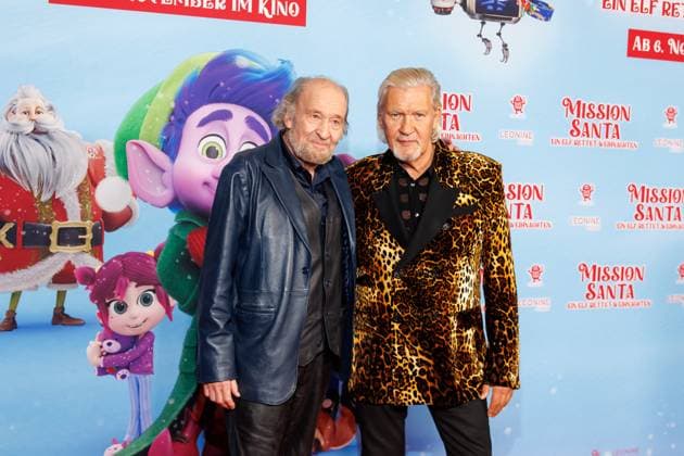 Mission Santa An Elf Saves Christmas Michael Mendl and Johnny Logan at the premiere Mission Santa An Elf Saves Christmas at the cinema in the Kulturbrauerei on 25 10 2025 in Berlin Copyright: xEventpressxKochanx