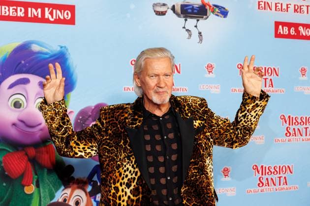 Mission Santa An Elf Saves Christmas Johnny Logan at the premiere Mission Santa An Elf Saves Christmas at the cinema in the Kulturbrauerei on 25 10 2025 in Berlin Copyright: xEventpressxKochanx