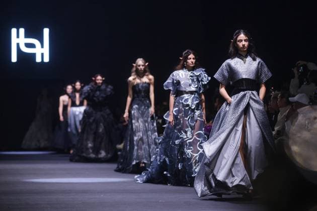 ARMENIA, YEREVAN - OCTOBER 25, 2025: Women model creations during a runway show for THE WSHOP as part of Yerevan Fashion Week 2025 at the Meridian Expo and Event Centre Yerevan Armenia  - ZUMAt113 20251025_zaa_t113_375 Copyright: xAlexanderxPatrinx