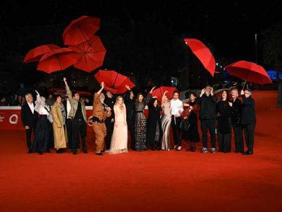 Rome: Rome Cinema Fest 2025, evening 11 - Red Carpet for the film Illusion. Pictured are the cast with umbrellas. Rome  - ZUMAp169 20251025_zea_p169_761 Copyright: xMaurizioxD Avanzox