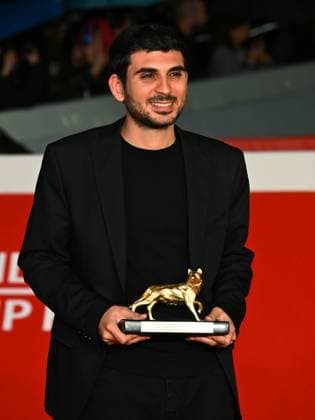Rome: Roma Cinema Fest 2025, evening 11 - Winners Red Carpet. Pictured is Alberto Palmiero with the award. Rome  - ZUMAp169 20251025_zea_p169_772 Copyright: xMaurizioxD Avanzox