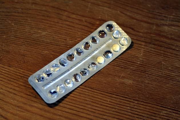 Anti Baby Pille, Verhütung, Empfängnisverhütung. Makro der Verpackung einer Anti Baby Pille Anti Baby Pill, contraception, bith control. Makro der Verpackung einer Anti-Baby-Pille Copyright: imageBROKER chrisxwalenzyk ibxiqx14547201.jpg
