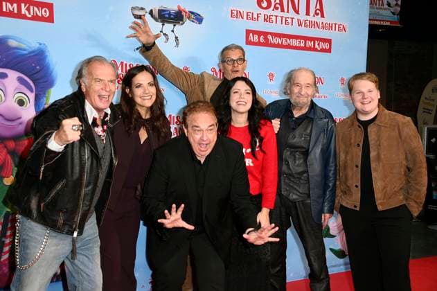 Wolfgang Fierek, Bettina Zimmermann, Oliver Kalkofe, Malwanne, Götz Otto, Michael Mendl and Julius Weckauf at the premiere of the feature film Mission Santa An Elf Saves Christmas at the KulturBrauerei cinema in Berlin, 25 10 2025 Foto:xN.xKubelkax xFuturexImagex santa_5013