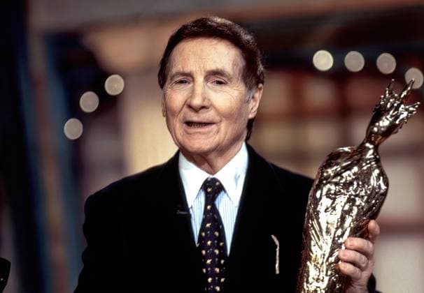 ARCHIV: Freddy Quinn Sänger und Schauspieler Freddy Quinn anläßlich der Fernsehshow Die Krone der Volksmusik am 12.01.2002 ARCHIVAUFNAHME, Datum geschätzt 20251025JWM0005 *** ARCHIVE Freddy Quinn Singer and actor Freddy Quinn on the occasion of the television show Die Krone der Volksmusik on 12 01 2002 ARCHIVE RECORD, date estimated 20251025JWM0005