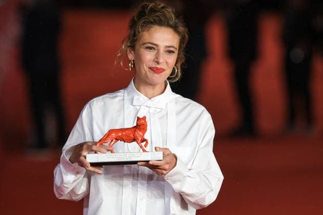 Closing Ceremony red carpet during the 20th Rome Film Fest in Italy. 25 October 2025 Jasmine Trinca with Monica Vitti Award for best actress attends the Closing Ceremony red carpet during the 20th Rome Film Festival at Auditorium Parco Della Musica in Rome. 25 October 2025, Credit:Davide Di Lalla - Unicode Images Avalon Italy, Rome, Auditorium Parco della Musica  Copyright: xDavidexDixLallax-xUnicodexImagesx xAvalonx 1048264963