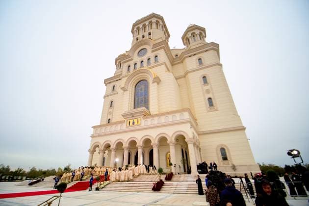 Worlds Largest Orthodox Cathedral, Icons Consecration, Bucharest, Romania Bucharest, Romania. 26th Oct, 2025: The Romanian National Cathedral viewed during the consecration of its interior mosaics and icons, an event marking the centennial of the Romanian Orthodox Patriarchate and 140 years of Autocephaly. First proposed in 1881 during the reign of King Carol I, it has been under construction since 2010 and stands today as the largest Orthodox Cathedral in the world, dominating Bucharest with its over 130 meters height. Bucharest Romania Copyright: xLucianxAlecux