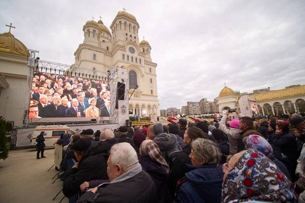 Worlds Largest Orthodox Cathedral, Icons Consecration, Bucharest, Romania Bucharest, Romania. 26th Oct, 2025: Orthodox belivers attend the consecration of the interior mosaics icons of the Romanian National Cathedral, an event marking the centennial of the Romanian Orthodox Patriarchate and 140 years of Autocephaly. First proposed in 1881 during the reign of King Carol I, it has been under construction since 2010 and stands today as the largest Orthodox Cathedral in the world, dominating Bucharest with its over 130 meters height. Bucharest Romania Copyright: xLucianxAlecux