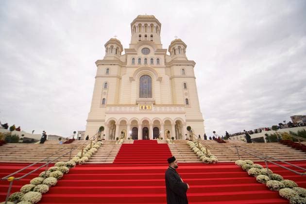Worlds Largest Orthodox Cathedral, Icons Consecration, Bucharest, Romania Bucharest, Romania. 26th Oct, 2025: The Romanian National Cathedral viewed during the consecration of its interior mosaics and icons, an event marking the centennial of the Romanian Orthodox Patriarchate and 140 years of Autocephaly. First proposed in 1881 during the reign of King Carol I, it has been under construction since 2010 and stands today as the largest Orthodox Cathedral in the world, dominating Bucharest with its over 130 meters height. Bucharest Romania Copyright: xLucianxAlecux