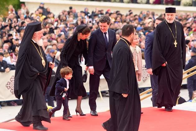 Worlds Largest Orthodox Cathedral, Icons Consecration, Bucharest, Romania Bucharest, Romania. 26th Oct, 2025: Nicusor Dan, the President of Romania, with his partner, Mirabela Gradinaru, and their children, Aheea Dan and Antim Dan, arrive at the Romanian National Cathedral to attend the consecration of the interior mosaics icons of the Cathedral, an event marking the centennial of the Romanian Orthodox Patriarchate and 140 years of Autocephaly. First proposed in 1881 during the reign of King Carol I, it has been under construction since 2010 and stands today as the largest Orthodox Cathedral in the world, dominating Bucharest with its over 130 meters height. Bucharest Romania Copyright: xLucianxAlecux