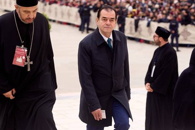 Worlds Largest Orthodox Cathedral, Icons Consecration, Bucharest, Romania Bucharest, Romania. 26th Oct, 2025: Ludovic Orban (C), Presidential Adviser for Domestic Policy and former prime minister of Romania, arrives at the Romanian National Cathedral to attend the consecration of the interior mosaic icons of the Cathedral, an event marking the centennial of the Romanian Orthodox Patriarchate and 140 years of Autocephaly. First proposed in 1881 during the reign of King Carol I, it has been under construction since 2010 and stands today as the largest Orthodox Cathedral in the world, dominating Bucharest with its over 130 meters height. Bucharest Romania Copyright: xLucianxAlecux