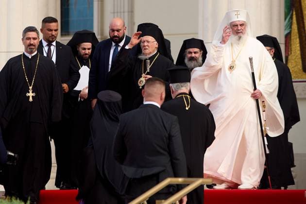 Worlds Largest Orthodox Cathedral, Icons Consecration, Bucharest, Romania Bucharest, Romania. 26th Oct, 2025: Ecumenical Patriarch Bartholomew I of Constantinople (L) and Romanian Patriarch Daniel (R) leave after consecrating the interior mosaic icons of the Romanian National Cathedral, an event marking the centennial of the Romanian Orthodox Patriarchate and 140 years of Autocephaly. First proposed in 1881 during the reign of King Carol I, it has been under construction since 2010 and stands today as the largest Orthodox Cathedral in the world, dominating Bucharest with its over 130 meters height. Bucharest Romania Copyright: xLucianxAlecux