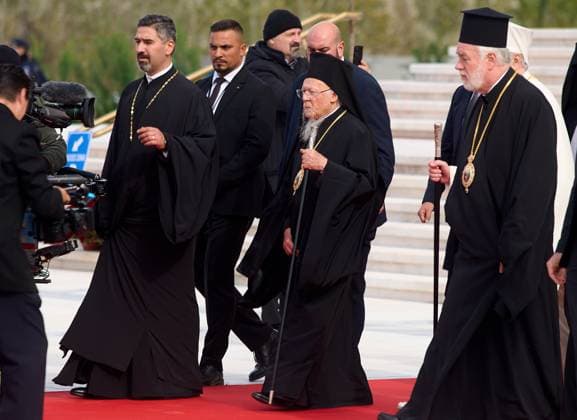 Worlds Largest Orthodox Cathedral, Icons Consecration, Bucharest, Romania Bucharest, Romania. 26th Oct, 2025: Ecumenical Patriarch Bartholomew I of Constantinople leaves after consecrating the interior mosaic icons of the Romanian National Cathedral, an event marking the centennial of the Romanian Orthodox Patriarchate and 140 years of Autocephaly. First proposed in 1881 during the reign of King Carol I, it has been under construction since 2010 and stands today as the largest Orthodox Cathedral in the world, dominating Bucharest with its over 130 meters height. Bucharest Romania Copyright: xLucianxAlecux