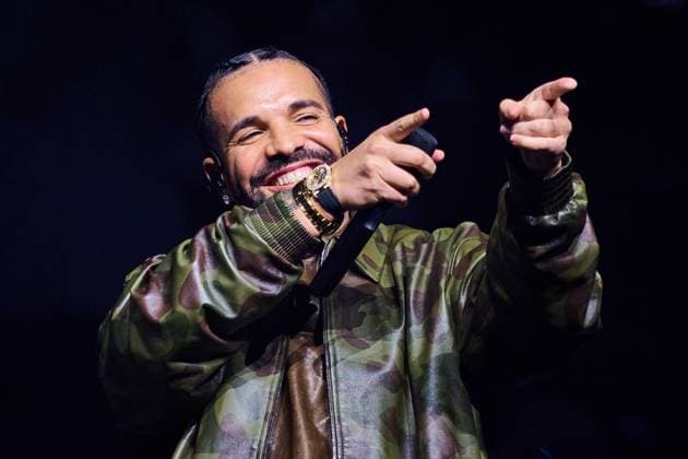 Entertainment Themen der Woche KW43 Entertainment Bilder des Tages October 26, 2025, Toronto, On, Canada: Drake performs during a concert by Vybz Kartel at Scotiabank Arena in Toronto, on Sunday, Oct. 26, 2025. Toronto Canada  - ZUMAc35_ 20251026_zaf_c35_104 Copyright: xSammyxKoganx