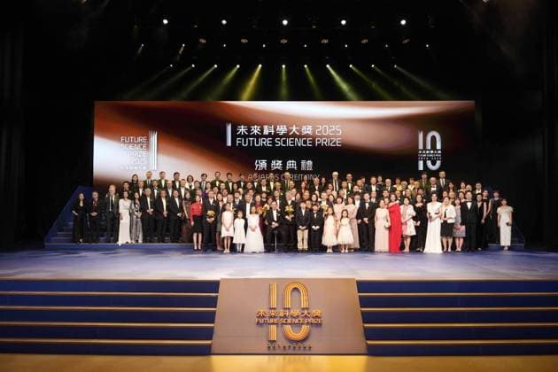 251027 -- HONG KONG, Oct. 27, 2025 -- The award ceremony of the 2025 Future Science Prize is held in Hong Kong, south China, Oct. 26, 2025. Seven scientists were awarded here Sunday the 2025 Future Science Prize for their achievements in the fields of life sciences, physical sciences, mathematics and computer science. TO GO WITH 7 scientists awarded 2025 Future Science Prize in Hong Kong CHINA-HONG KONG-FUTURE SCIENCE PRIZE-AWARD CEREMONY CN ZhengxJingxia  CHINA-HONG KONG-FUTURE SCIENCE PRIZE-AWARD CEREMONY (CN) IMAGO ZhengxJingxia  imago images 1068331047