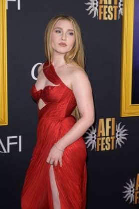 AFI Fest 2025 special screening of Song Sung Blue LOS ANGELES, USA October 26, 2025 Ella Anderson at the AFI FEST premiere for Song Sung Blue at the TCL Chinese Theatre Picture Paul Smith Featureflash 450065 2025 10 26 CA Los Angeles  Copyright: xPaulxSmithx xFeaturesxFlashx xStarfacex STAR_450065_071