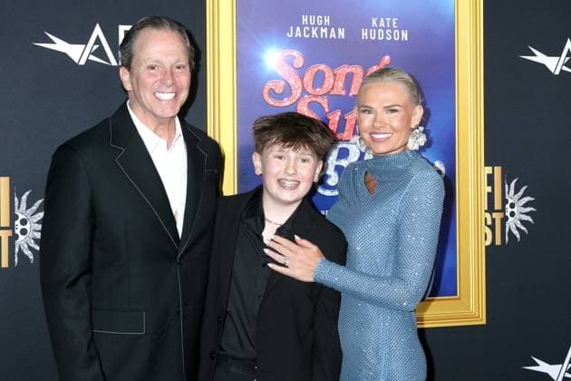 October 26, 2025, Los Angeles, Ca, USA: LOS ANGELES - OCT 26: Father, Hudson Hensley, Mother at the 2025 AFI FEST - Song Sung Blue Premiere at the TCL Chinese Theater IMAX on October 26, 2025 in Los Angeles, CA Los Angeles USA - ZUMAb170 20251026_aap_b170_218 Copyright: xKayxBlakex
