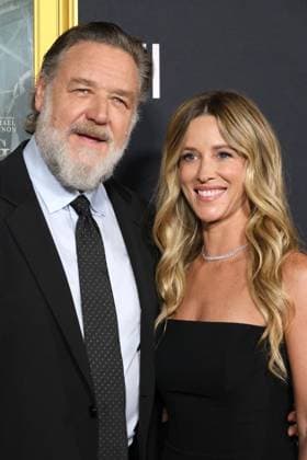 USA - 2025 AFI FEST - Nuremberg Premiere - Los Angeles LOS ANGELES - OCT 24: Russell Crowe, Britney Theriot at the 2025 AFI FEST - Nuremberg Premiere at the TCL Chinese Theater IMAX on October 24, 2025 in Los Angeles, CA Los Angeles CA USA  Copyright: xHPAx xHutchinsxPhotox
