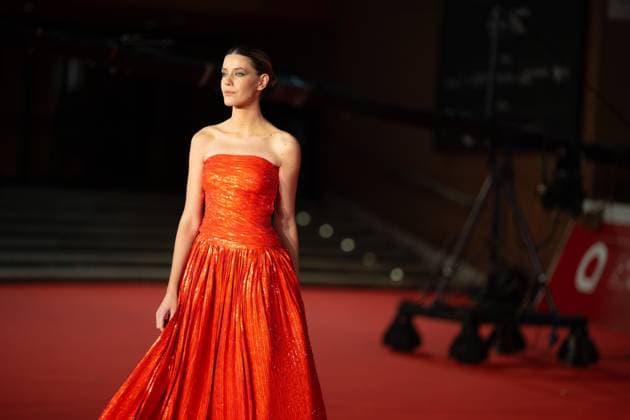 Vita Da Carlo Stagione Finale - Red Carpet - The 20th Rome Film Festival Caterina de Angelis attends the Vita Da Carlo Stagione Finale red carpet during the 20th Rome Film Festival at Auditorium Parco Della Musica in Rome, Italy, on October 26, 2025. Rome Italy  Copyright: xLucaxCarlinox originalFilename: carlino-notitle251026_npE1d.jpg