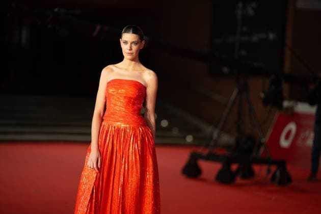Vita Da Carlo Stagione Finale - Red Carpet - The 20th Rome Film Festival Caterina de Angelis attends the Vita Da Carlo Stagione Finale red carpet during the 20th Rome Film Festival at Auditorium Parco Della Musica in Rome, Italy, on October 26, 2025. Rome Italy  Copyright: xLucaxCarlinox originalFilename: carlino-notitle251026_npFD9.jpg