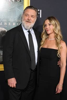 October 27, 2025, Los Angeles, Ca, USA: LOS ANGELES - OCT 24: Russell Crowe, Britney Theriot at the 2025 AFI FEST - Nuremberg Premiere at the TCL Chinese Theater IMAX on October 24, 2025 in Los Angeles, CA Los Angeles USA - ZUMAb170 20251027_aap_b170_007 Copyright: xKayxBlakex
