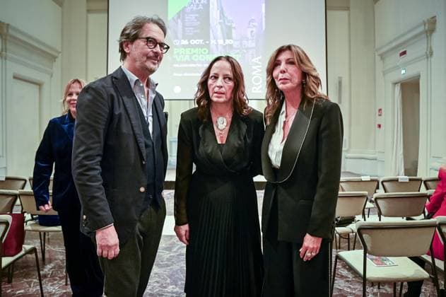 Rome, Italy: NO WEB AND NEWSPAPERS ONLY FOR ITALY** Via Condotti Award In the photo: Antonio Falanga, Grazia Marino and Tina Vannini Rome Italy  - ZUMAp169 20251026_zea_p169_781 Copyright: xRomax