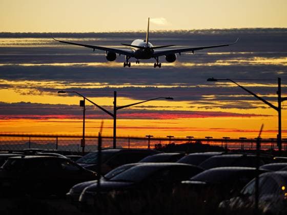 Airliner Traffic September 2022 September 6, 2022, Richmond, British Columbia, Canada: A China Airlines Airbus A350-900 jetliner (B-18912) lands at sunset, Vancouver International Airport. Copyright: xBaynexStanleyx