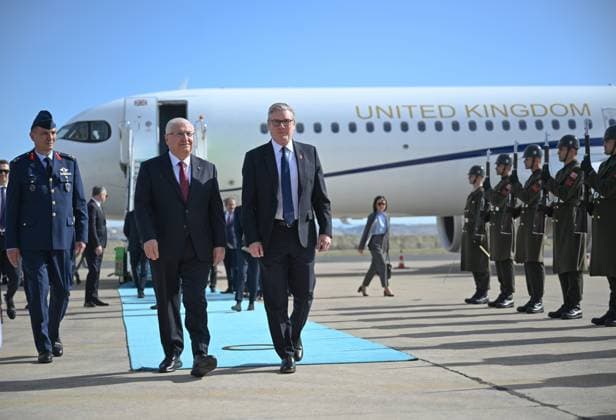 Turkish defense minister Guler welcomes UK Prime Minister Starmer ANKARA, TURKIYE - OCTOBER 27: Turkish National Defense Minister Yasar Guler (L) welcomes UK Prime Minister Keir Starmer (R) during his official visit in Ankara, Turkiye, on October 27, 2025. Cem Genco Anadolu Ankara Turkey. Editorial use only. Please get in touch for any other usage.  Copyright: x2025xAnadoluxCemxGencox