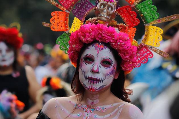 2025 Mega Procession of Catrinas A woman taking part during the Mega Procession of Catrinas parade as part of Dia de muertos celebrations at Reforma Avenue. on October 26, 2025 in Mexico City, Mexico. (Photo by Carlos Santiago Eyepix Group) Copyright: xCarlosxSantiagox xEyepixxGroupx CS_26102025_171976