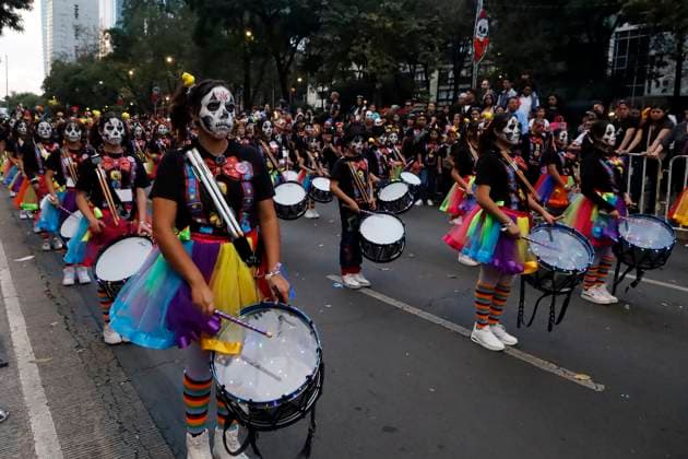 Mega Procession of the Catrinas for the Day of the Dead Celebration Persons taking part during the Mega Procession of the Catrinas on Paseo de la Reforma Avenue, prior to the Day of the Dead celebrations. on October 26, 2025 in Mexico City, Mexico. (Photo by Ian Robles Eyepix Group) Copyright: xLuisxBarronx xEyepixxGroupx LB_26102025_172052