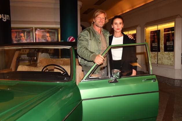 Henning Baum and Peri Baumeister at the premiere of season 6 of Der letzte Bulle on 27 10 2025 at the Gloria Palast in Munich After the last episode in 2014, the series will be continued from 31 10 2025 with new episodes on Amazon Prime and from 24 11 2025 on Sat 1 Joyn Premiere in Munich Der letzte Bulle Amazon Prime SAT 1 returns to the series stage