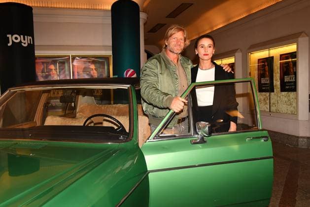 Henning Baum and Peri Baumeister at the premiere of season 6 of Der letzte Bulle on 27 10 2025 at the Gloria Palast in Munich After the last episode in 2014, the series will be continued from 31 10 2025 with new episodes on Amazon Prime and from 24 11 2025 on Sat 1 Joyn Premiere in Munich Der letzte Bulle Amazon Prime SAT 1 returns to the series stage