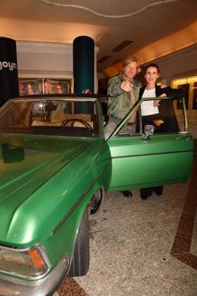 Henning Baum and Peri Baumeister at the premiere of season 6 of Der letzte Bulle on 27 10 2025 at the Gloria Palast in Munich After the last episode in 2014, the series will be continued from 31 10 2025 with new episodes on Amazon Prime and from 24 11 2025 on Sat 1 Joyn Premiere in Munich Der letzte Bulle Amazon Prime SAT 1 returns to the series stage