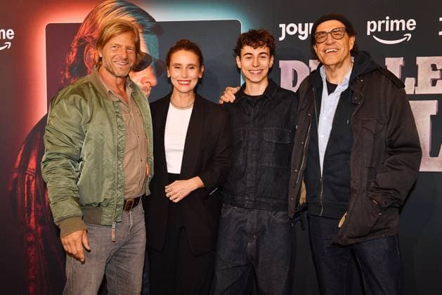 Henning Baum, Peri Baumeister, Lauri Kroeck und Helmfried von Luettichau bei der Premiere zur 6. Staffel von Der letzte Bulle am 27.10.2025 im Gloria Palast in Muenchen. Nach der letzten Folge im Jahr 2014 wird die Serie ab 31.10.2025 mit neuen Folgen bei Amazon Prime und ab 24.11.2025 bei Sat.1 & John fortgesetzt. Premiere in Muenchen - Der letzte Bulle (Amazon Prime & SAT.1) kehrt auf die Serienbuehne zurueck *** Henning Baum, Peri Baumeister, Lauri Kroeck and Helmfried von Luettichau at the premiere for season 6 of Der letzte Bulle on 27 10 2025 at the Gloria Palast in Munich After the last episode in 2014, the series will be continued from 31 10 2025 with new episodes on Amazon Prime and from 24 11 2025 on Sat 1 John Premier 