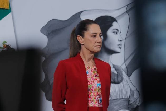 Mexico™s President Claudia Sheinbaum Holds Briefing Mexico s President Claudia Sheinbaum speaks during a news conference about the Salinas Group s fiscal debt and reiterated that the United States will not interfere in Mexico. on October 27, 2025 in Mexico City, Mexico. (Photo by Carlos Santiago Eyepix Group) Copyright: xCarlosxSantiagox xEyepixxGroupx CS_27102025_172110
