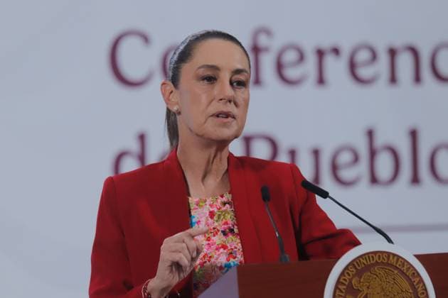 Mexico™s President Claudia Sheinbaum Holds Briefing Mexico s President Claudia Sheinbaum speaks during a news conference about the Salinas Group s fiscal debt and reiterated that the United States will not interfere in Mexico. on October 27, 2025 in Mexico City, Mexico. (Photo by Carlos Santiago Eyepix Group) Copyright: xCarlosxSantiagox xEyepixxGroupx CS_27102025_172113