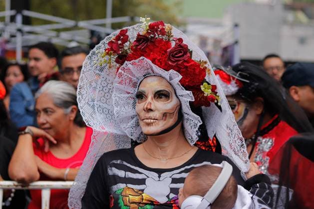2025 Mega Procession of Catrinas A woman taking part during the Mega Procession of Catrinas parade as part of Dia de muertos celebrations at Reforma Avenue. on October 26, 2025 in Mexico City, Mexico. Mexico City CDMX Mexico Copyright: xCarlosxSantiagox