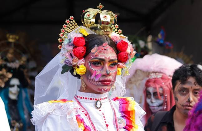2025 Mega Procession of Catrinas A woman taking part during the Mega Procession of Catrinas parade as part of Dia de muertos celebrations at Reforma Avenue. on October 26, 2025 in Mexico City, Mexico. Mexico City CDMX Mexico Copyright: xCarlosxSantiagox