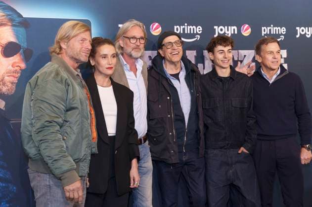Henning Baum, Peri Baumeister, Marc Rasmus, Helmfried von Lüttichau, Lauri Kröck and Christoph Schneider at the premiere of the Prime Video SAT 1 series Der letze Bulle at the Gloria Palast Munich, 27 10 2025 Foto:xN.xKolinzx xFuturexImagex bulle_5057