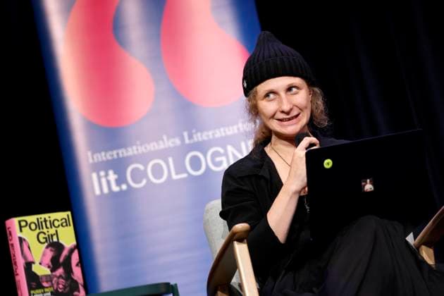 Aktivistin Marija Aljochina vom putinkritischen Kollektiv Pussy Riot auf der Lit.Cologne Spezial Veranstaltung zur Vorstellung ihres neuen Buchs Political Girl - Pussy Riot. Leben und Schicksal in Putins Russland im Comedia Theater. Köln, 27.10.2025 NRW Deutschland *** Activist Marija Alyokhina from the Pussy Riot collective critical of Putin at the Lit Cologne special event to present her new book Political Girl Pussy Riot Life and Fate in Putins Russia at the Comedia Theater Cologne, 27 10 2025 NRW Germany Copyright: xChristophxHardtx