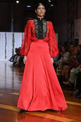 Atelier Couture bridal Madrid Fashion Week in Madrid, Spain - 28 Oct 2025 A model showcases creations by Carmen Alba during the Atelier Couture bridal catwalk within Madrid Fashion Week, at Fabrica de Tapices in Madrid. Madrid Spain Copyright: xAtilanoxGarciax xSOPAxImagesx FOTO53404