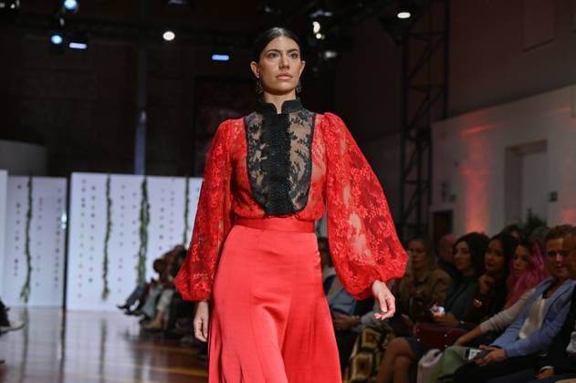 Atelier Couture bridal Madrid Fashion Week in Madrid, Spain - 28 Oct 2025 A model showcases creations by Carmen Alba during the Atelier Couture bridal catwalk within Madrid Fashion Week, at Fabrica de Tapices in Madrid. Madrid Spain Copyright: xAtilanoxGarciax xSOPAxImagesx FOTO53405