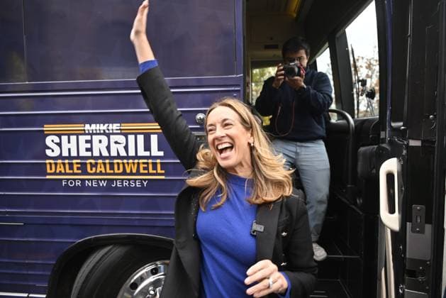 Candidate For New Jersey Governor Mikie Sherrill Speaks At A Kick Off Event And Campaign Rally For Her Driving Down Costs Bus Tour Outside Of Bloomfield College Candidate for New Jersey Governor Mikie Sherrill speaks at a kickoff event and campaign rally for her Driving Down Costs bus tour outside of Bloomfield College in Bloomfield, New Jersey, United States, on October 28, 2025. Mikie Sherrill speaks to the crowd and shares her vision for the State of New Jersey and her policies if she is elected Governor. Bloomfield, New Jersey New Jersey United States  Copyright: xKylexMazzax originalFilename: mazza-candidat251028_npw2n.jpg