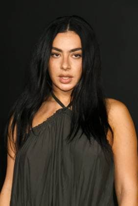 LOS ANGELES, CA - OCTOBER 28: Charli xcx at the Los Angeles premiere of HBO Original s I Love LA at Paramount Theatre on October 28, 2025 in Los Angeles, California. Copyright: xJeffreyxMayerx