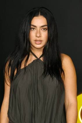 LOS ANGELES, CA - OCTOBER 28: Charli xcx at the Los Angeles premiere of HBO Original s I Love LA at Paramount Theatre on October 28, 2025 in Los Angeles, California. Copyright: xJeffreyxMayerx
