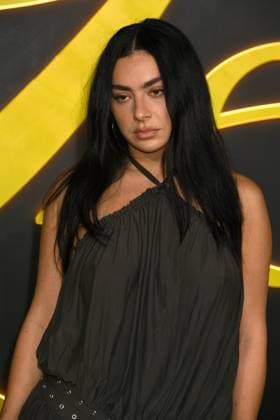 LOS ANGELES, CA - OCTOBER 28: Charli xcx at the Los Angeles premiere of HBO Original s I Love LA at Paramount Theatre on October 28, 2025 in Los Angeles, California. Copyright: xJeffreyxMayerx