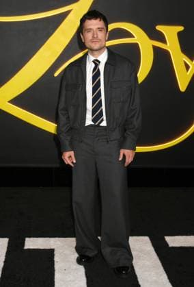 LOS ANGELES, CA - OCTOBER 28: Josh Hutcherson at the Los Angeles premiere of HBO Original s I Love LA at Paramount Theatre on October 28, 2025 in Los Angeles, California. Copyright: xJeffreyxMayerx