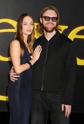 LOS ANGELES, CA - OCTOBER 28: Claudia Sulewski and Finneas O Connell at the Los Angeles premiere of HBO Original s I Love LA at Paramount Theatre on October 28, 2025 in Los Angeles, California. Copyright: xJeffreyxMayerx