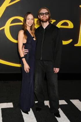 LOS ANGELES, CA - OCTOBER 28: Claudia Sulewski and Finneas O Connell at the Los Angeles premiere of HBO Original s I Love LA at Paramount Theatre on October 28, 2025 in Los Angeles, California. Copyright: xJeffreyxMayerx