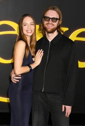 LOS ANGELES, CA - OCTOBER 28: Claudia Sulewski and Finneas O Connell at the Los Angeles premiere of HBO Original s I Love LA at Paramount Theatre on October 28, 2025 in Los Angeles, California. Copyright: xJeffreyxMayerx