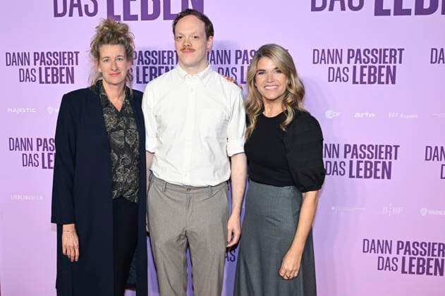 Neele Leana Vollmar, Lukas Rüppel and Anke Engelke at the premiere of the movie Dann passiert das Leben at Rio Filmpalast Munich, 28 10 2025 Foto:xR.xHeinex xFuturexImagex leben_5008